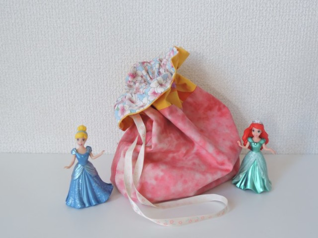 Princess lined drawstring bag