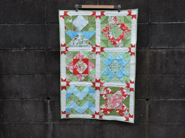HST Christmas quilt starry sashing