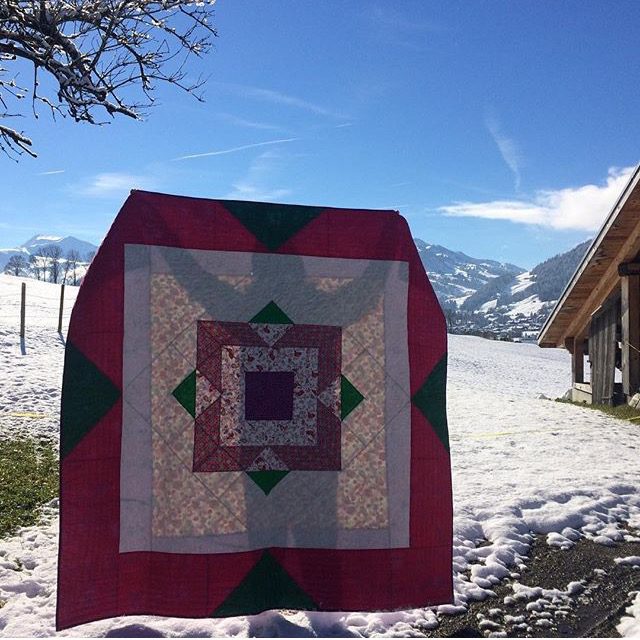 Poinsettia quilt by mudpiesandpins. Pattern at BlossomHeartQuilts.com