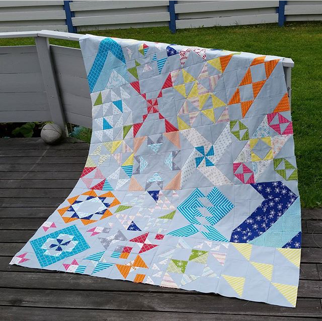 Modern HST Sampler quilt by notqnot from the free tutorials by BlossomHeartQuilts