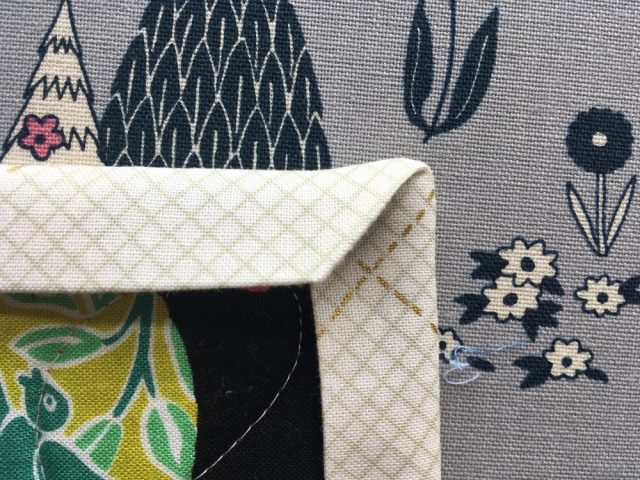 How to machine bind a quilt and mitre corners