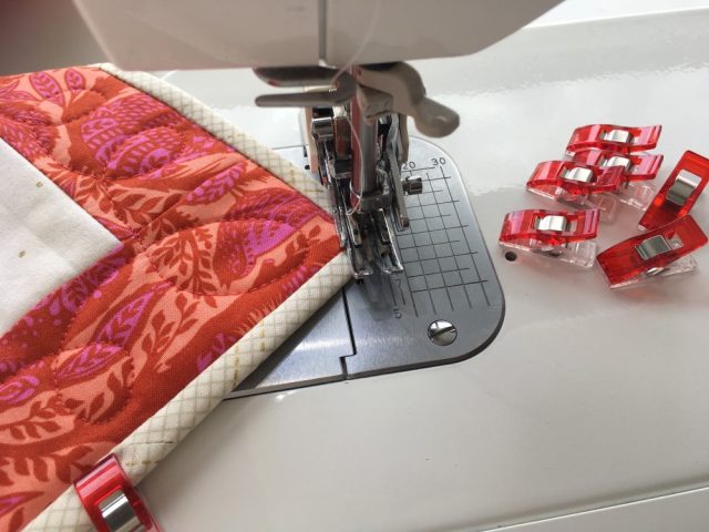 How to machine bind a quilt corner pivot