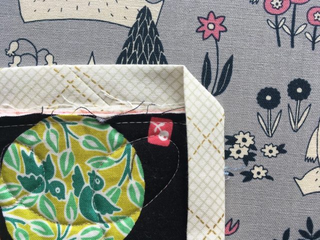 How to machine bind a quilt with mitred corners